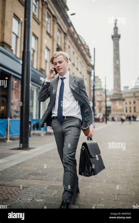 Businessman with Briefcase 的图像结果