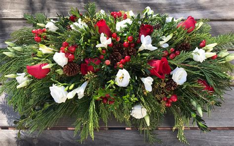Unique medium-sized table centerpiece for Christmas with winter greens ...