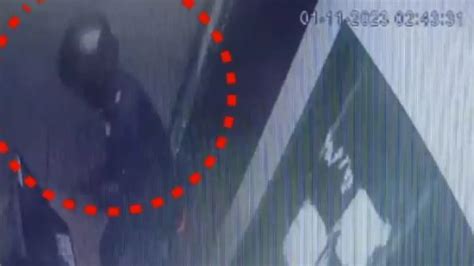 Caught on cam: Helmet-clad robber smashes ATM with axe after failed ...