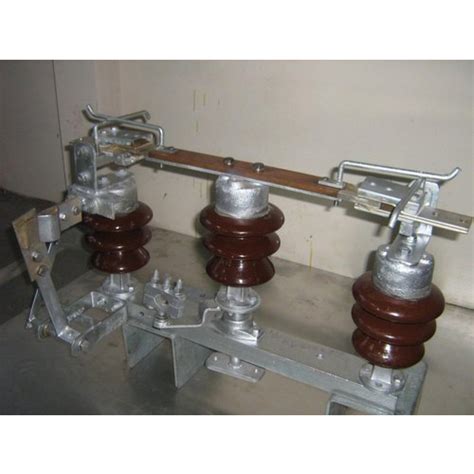 Double Break Isolator With Earth Switch (Earth Blade)