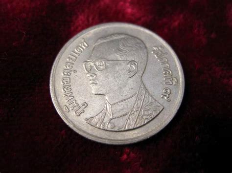 我有一个泰国硬币、上面有个类似1um的字符、请问是不是面值？或者这个相当于多少铢、多少人民币？_百度知道
