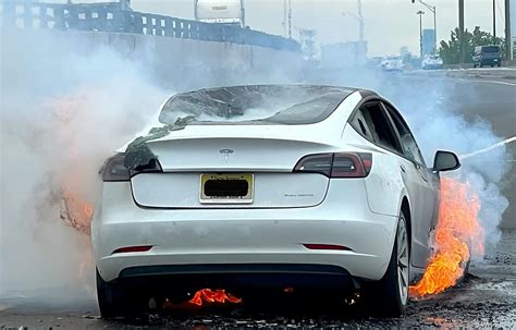 Video of Tesla Model 3 highway debris strike fire fuels EV safety ...