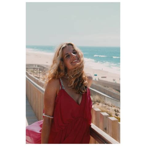 One-Handed Streamer Makes Netizens Admire Due To Her CS:GO Skills