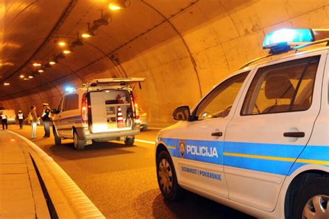 Teška prometna nesreća noćas u Rijeci. Vozač automobila poginuo na ...