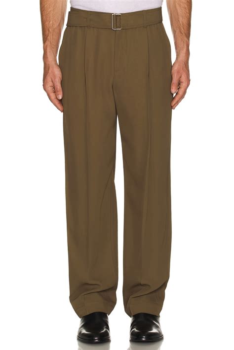 SIMKHAI PANTALONES PLISADOS ELVIS en Olive | FWRD