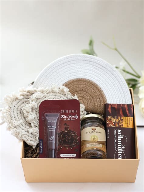 Shop for thoughtful personalized & customized gifs - The Knot Company