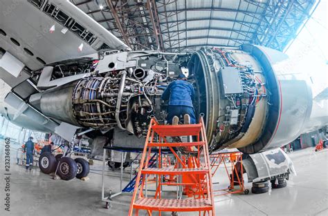 Jet Engine Mechanic 的图像结果