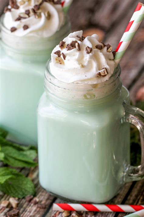 Mint Hot Chocolate Recipe {With White Chocolate!} | Lil' Luna