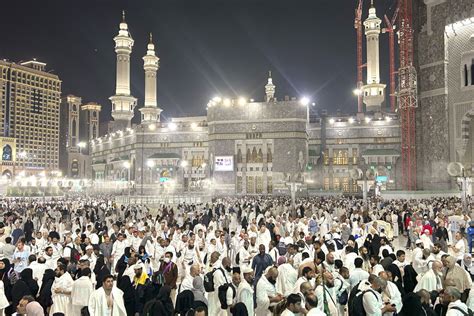 How Many People In Makkah Today: Current Estimates Explained