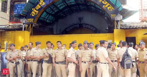 Government stays sentence of cops in Lakhan Bhaiya fake encounter case ...