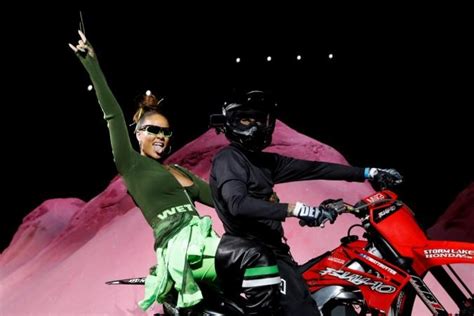 Rihanna exhibits ample assets in semi-sheer outfit - IBTimes India