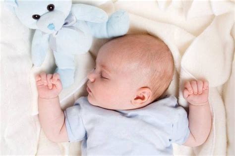 宝宝一天睡多久正常？各月龄宝宝睡眠特征妈妈要谨记，勿强迫孩子|宝宝|睡眠|婴儿_新浪新闻