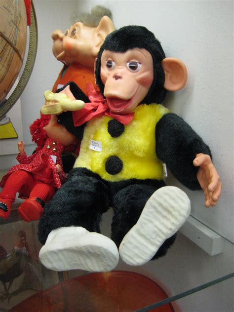 C. Dianne Zweig - Kitsch 'n Stuff: Collecting "Zippy The Monkey"