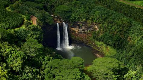 Twin waterfalls of Wailua Falls, Kauai, Hawaii, USA | Windows Spotlight ...
