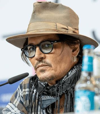 Johnny Depp warns fans about scammers 'impersonating' him online ...
