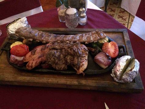 What Are The Duties and Responsibilities of a Restaurant Server ...