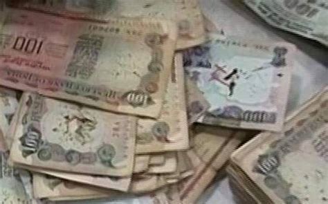 Manic Monday for stock markets, Rupee sinks to 2-year low - India Today