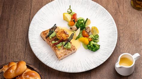 HOLIDAY INN GURGAON NH8, AN IHG HOTEL (Gurugram (Gurgaon)) - Hotel ...