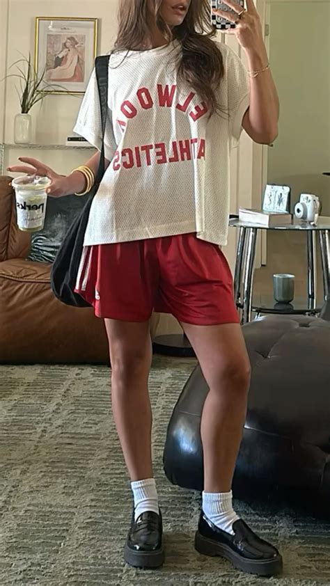 outfit inspo | Shorts outfits women, Red shorts outfit, Casual outfits