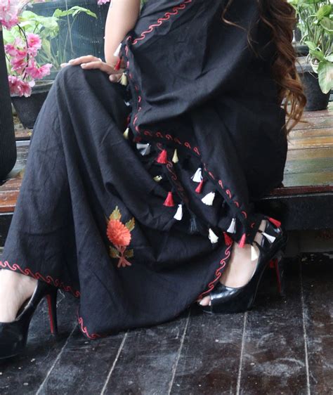 Black Aari Embroidered Cotton Lace Kaftan – Kashmir origin