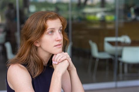 Pensive office worker enjoying break | Free Photo