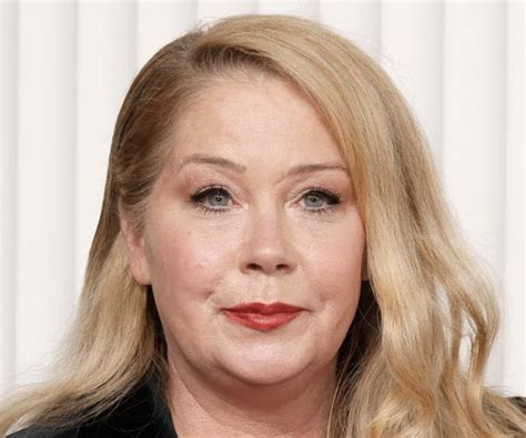 Christina Applegate Uses Walking Cane to Make Bold MS Statement ...