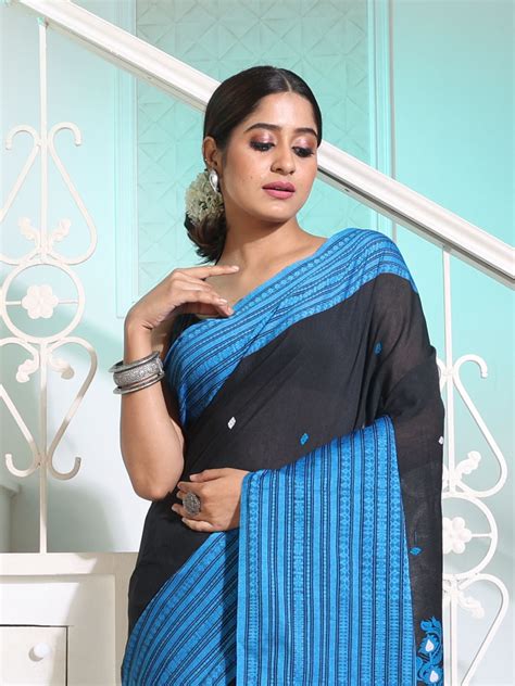 Black Cotton Handwoven Saree With Texture Borders And Pallu – Charukriti