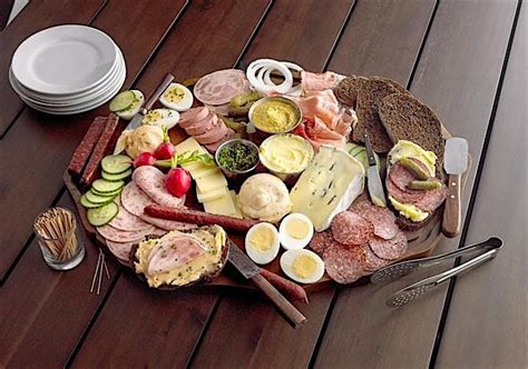 Easy Entertaining: How to Build a Brotzeit Board, Central Market Dallas ...