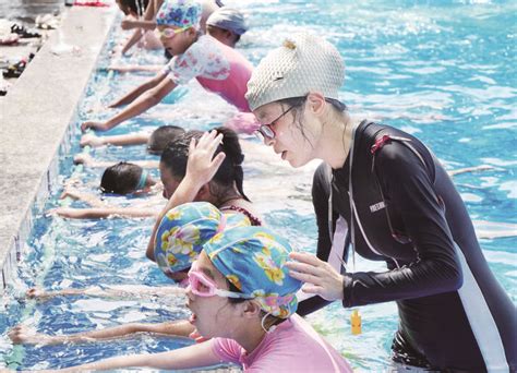 夏天学游泳好时节 儿童学游泳有哪些好处？_湖北频道_凤凰网
