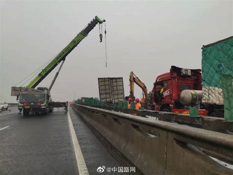 中国路网：许广高速湖南长沙望城段多车追尾事故现场小车已清理完毕|界面新闻 · 快讯