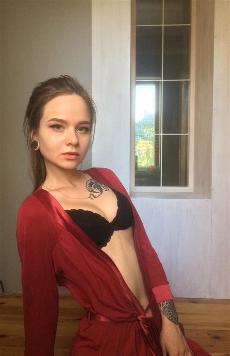 Hi 😊 do you like my robe? ️ | Scrolller