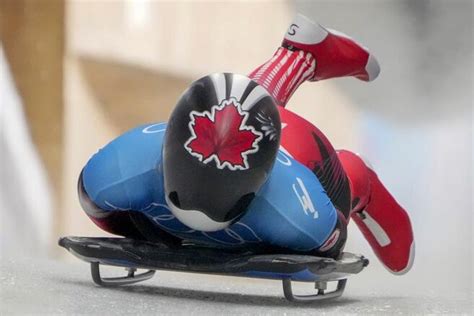 Les athlètes canadiens de skeleton affichent leur héritage sur leur casque