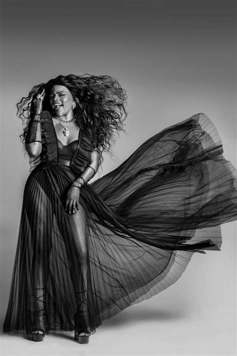 Tati Quebra Barraco comemora 25 anos de carreira com DVD: 'É muita história, né?'