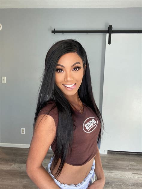 Cameo - Sophie Van Meter