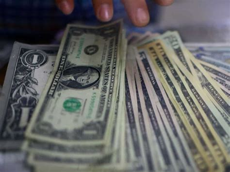 Dollar hovers near 6-week high on Fed view; yen edges up after BOJ
