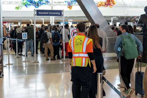 IAH TSA delays: What to know if you're flying out of Houston airports