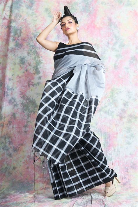 Silver Pure Cotton Handwoven Soft Saree With Box Design – arhi.in