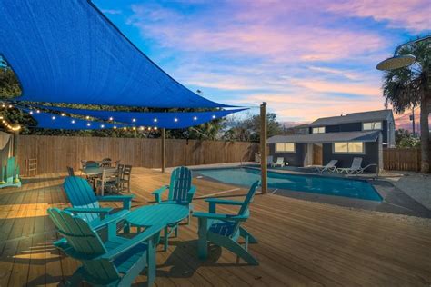 1 minute walk to beach! Cozy home w/ pool (Side B) - Townhouses for ...