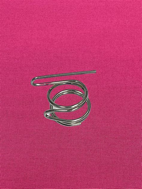 How to Thread a 4 Thread Janome Overlocker 的图像结果