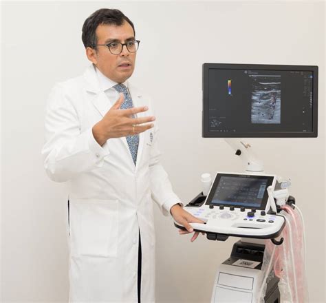 Expertos cirujanos vasculares utilizan los últimos avances mínimamente ...