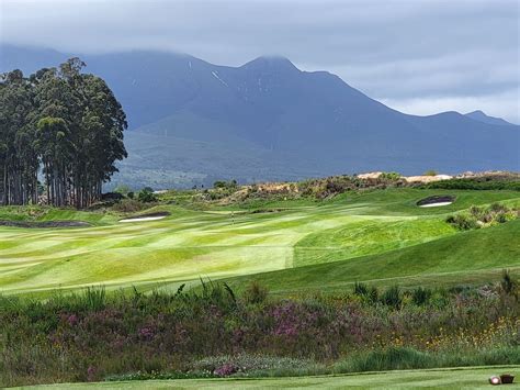 Bald Peak Colony Club - Golf & Safari - Distincte