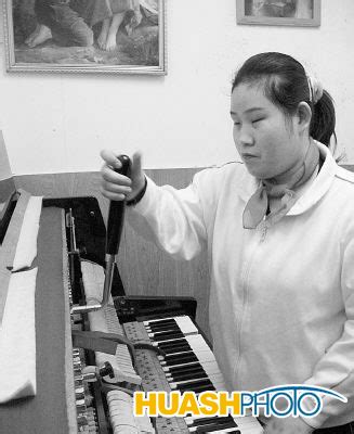 年轻帅哥成青岛首席钢琴调律师 曾修300万元名琴－青岛新闻网