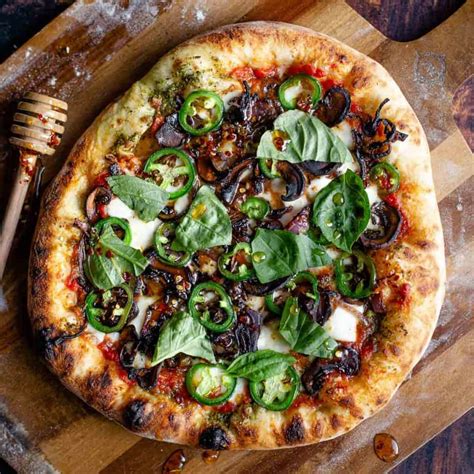 Vegetarian Pizza Recipe with Caramelized Onions and Mushrooms - Vindulge