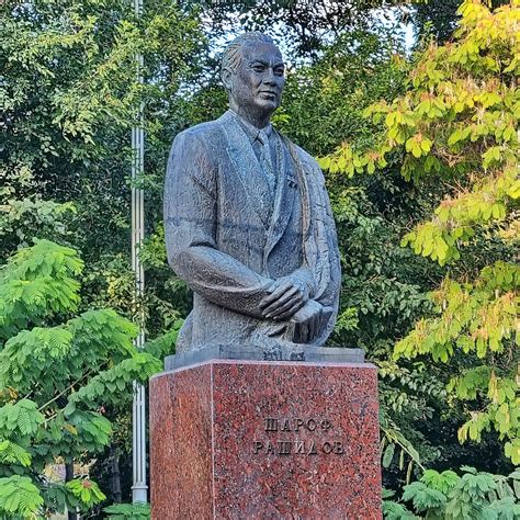 PAMYATNIK SHARAFU RASHIDOVU (2025) All You Need to Know BEFORE You Go ...