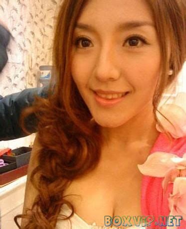 China The Most Beautiful Nurse Fang Cheng Cheng - I am an Asian Girl