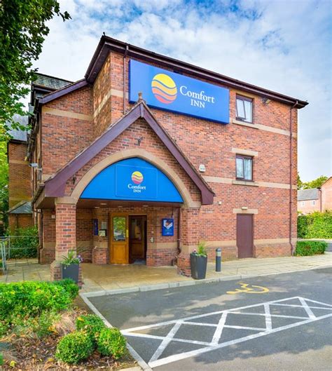 COMFORT INN MANCHESTER NORTH (Middleton) - Hotel Reviews, Photos, Rate ...