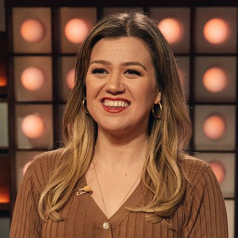 Kelly Clarkson Says Pre-Diabetic Diagnosis Led Her to Lose Weight