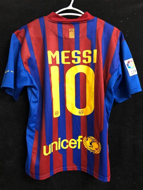 Lionel Messi Barcelona Soccer Jersey (Small)