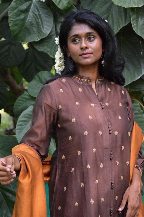 Tara Brown All Over Embroidered Kurta – Rangsutra