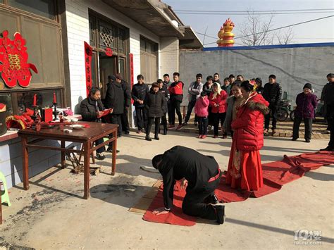 农村传统婚礼上，新人拜天地5分钟磕40个头-谈婚说嫁-结婚大本营-杭州19楼